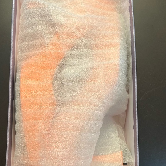 Modencoco orange suede high heel pum.      size 9 - Picture 6 of 7